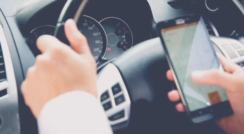 Лазейка в законе о пользовании мобильным за рулем закрыта