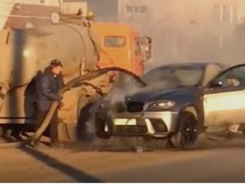 Охваченный огнем BMW спас водитель-ассинизатор