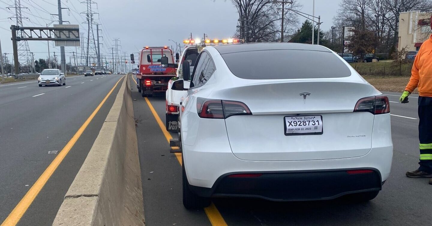 Tesla согласилась заменить автомобиль, у которого отвалился руль
