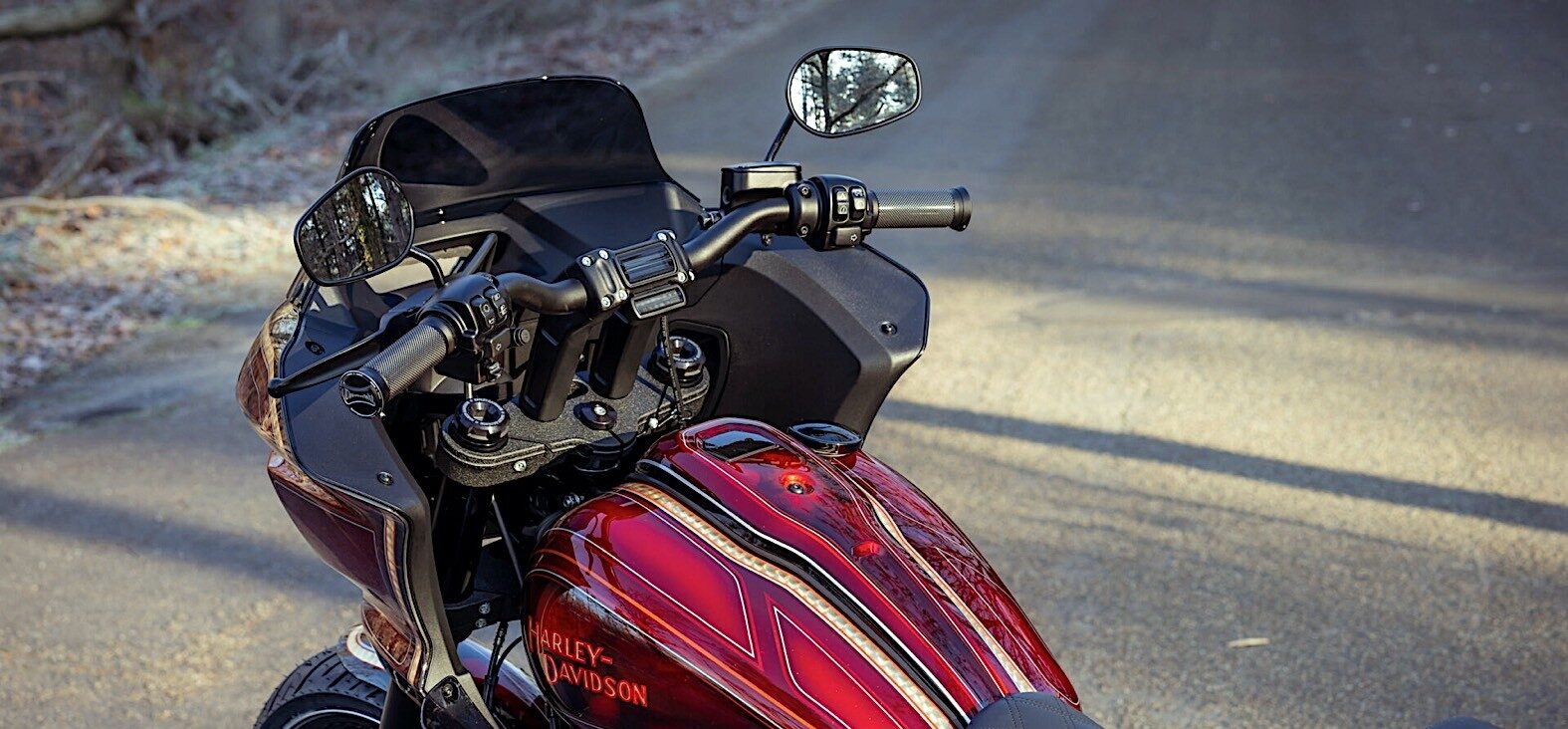 Harley-Davidson Red Rush богато украшен и впечатляет, прям как римский солдат когда-то