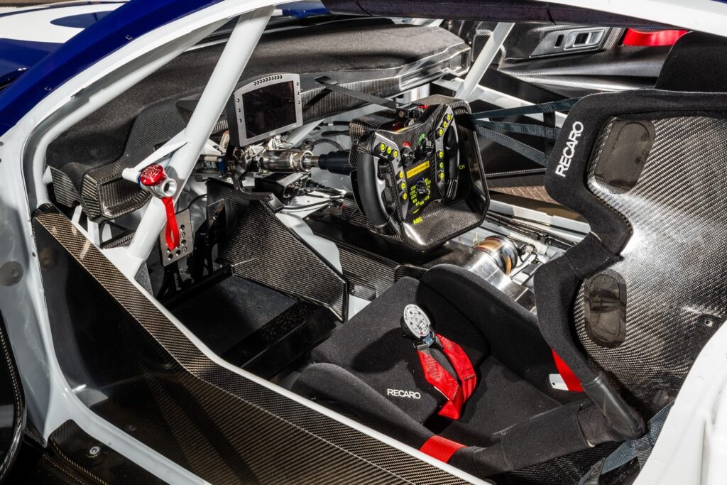 Представлен гоночный автомобиль GT3 на базе Ford Mustang Dark Horse