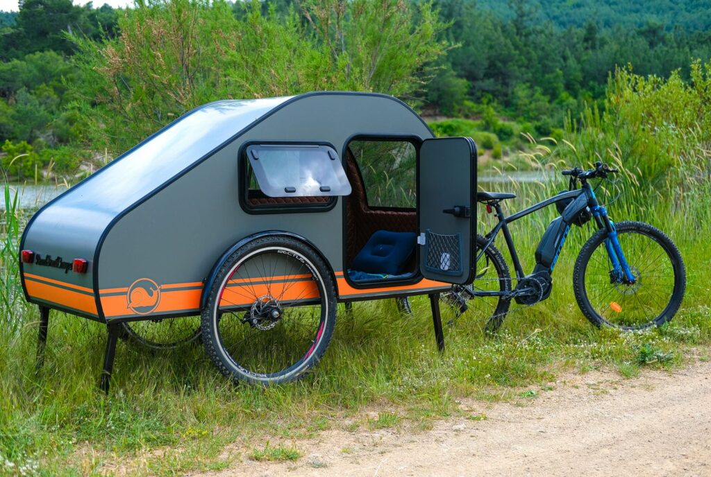 RoadSnailCamper — легкий дом на колесах для велосипеда, идеально подходящий для ночлега