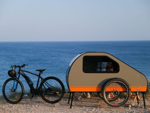 RoadSnailCamper — легкий дом на колесах для велосипеда, идеально подходящий для ночлега