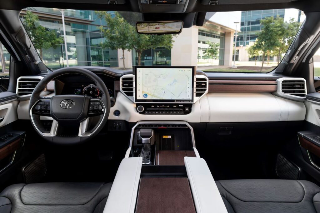 Toyota Sequoia 2024 года приветствует ограниченный пакет Nightshade и внедорожный пакет Platinum TRD