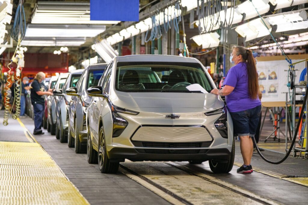Электромобили Chevrolet Bolt отозваны из-за ненадлежащим образом изготовленного компонента