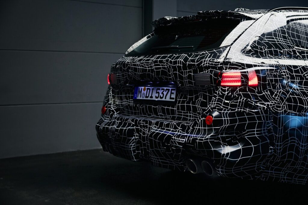 Мощный BMW M5 2025 года доказывает, что ему нужны насадки выхлопной системы большего размера