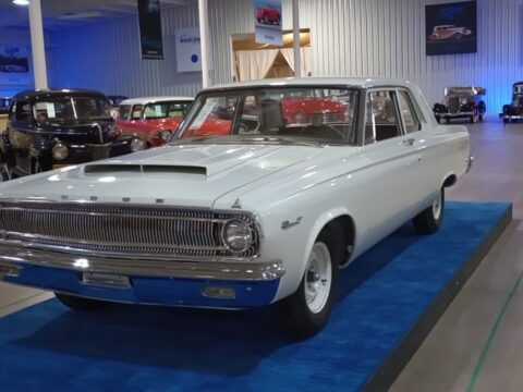 Обыденно выглядящий Dodge Coronet 1965 года на самом деле является редким спальным автомобилем A990