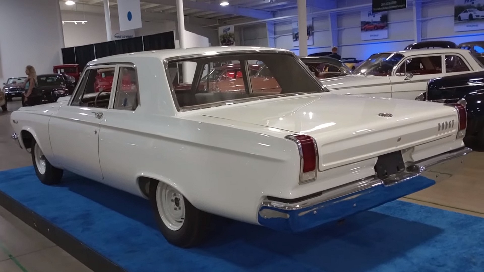 Обыденно выглядящий Dodge Coronet 1965 года на самом деле является редким спальным автомобилем A990