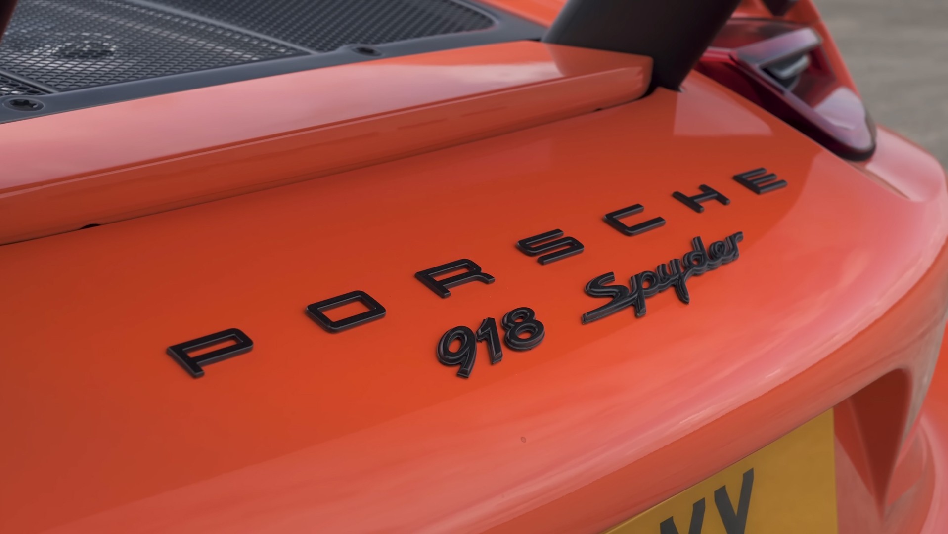 Гонка Porsche 918 Spyder против 911 Turbo S на 1/4 мили — потрясающее противостояние