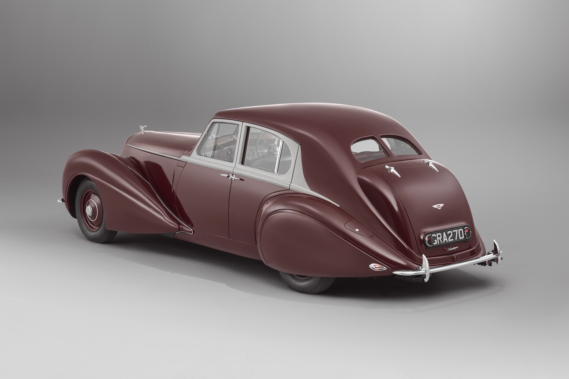 Уникальный Bentley Mark v Corniche 1939 года отправляется в путь впервые за 84 года