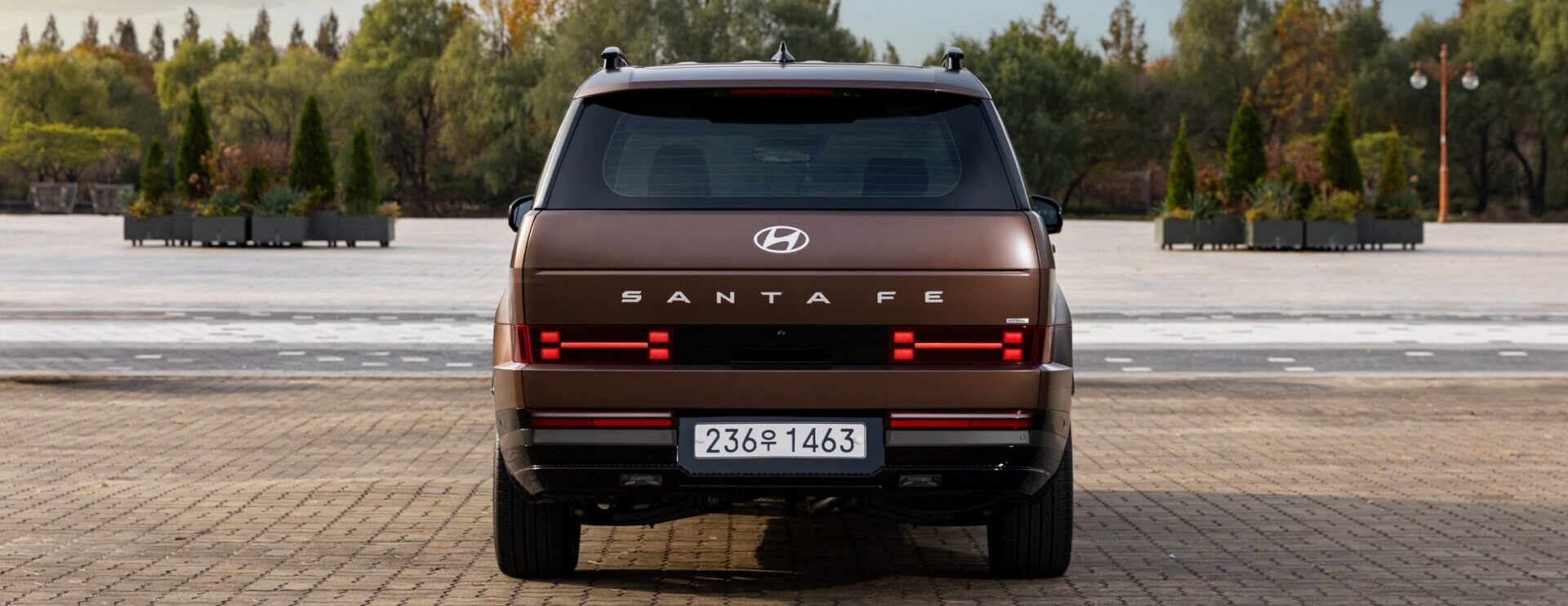 Hyundai Santa Fe 2024 готов к выходу на землю благодаря обширному выбору силовых агрегатов