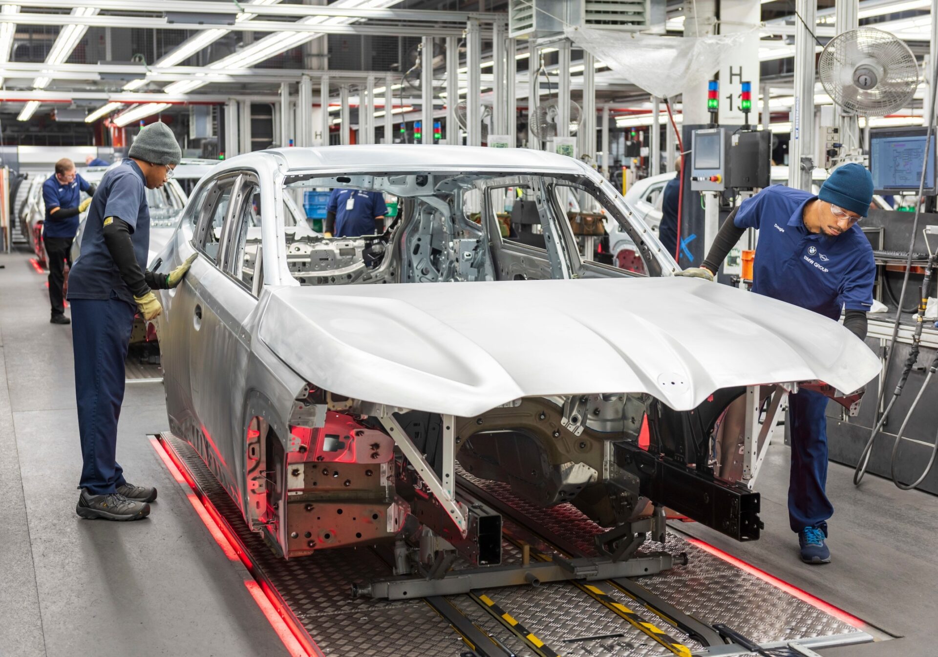 BMW прекращает производство двигателей внутреннего сгорания в Германии