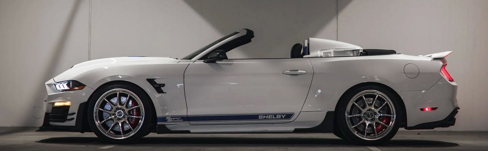 Редкий Ford Mustang Shelby Super Snake Speedster 2022 года — наполовину автобот, наполовину коллекционный предмет