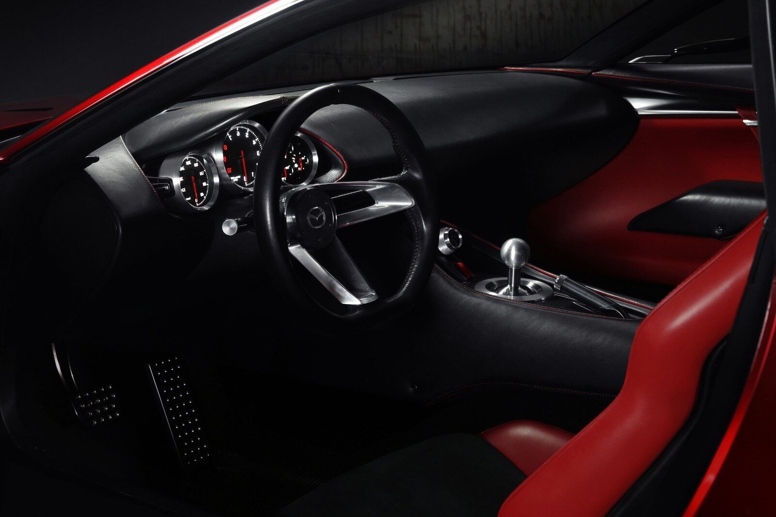 Потрясающий концепт Mazda RX-X пришел из страны фантазий, чтобы воплотить в жизнь наши мечты о роторных двигателях