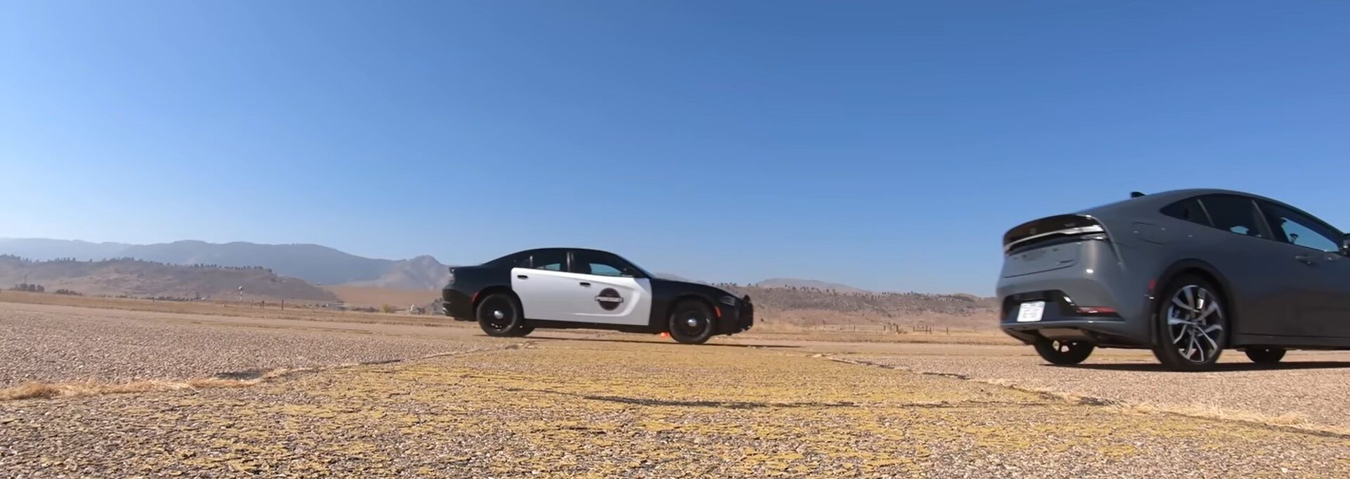 Toyota Prius соревнуется с V8 Dodge Charger Pursuit и побеждает, конечно, есть подвох