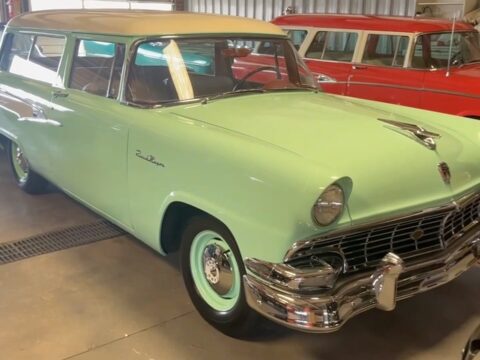 Зеленый Ford Ranch Wagon 1956 года просто радует глаз
