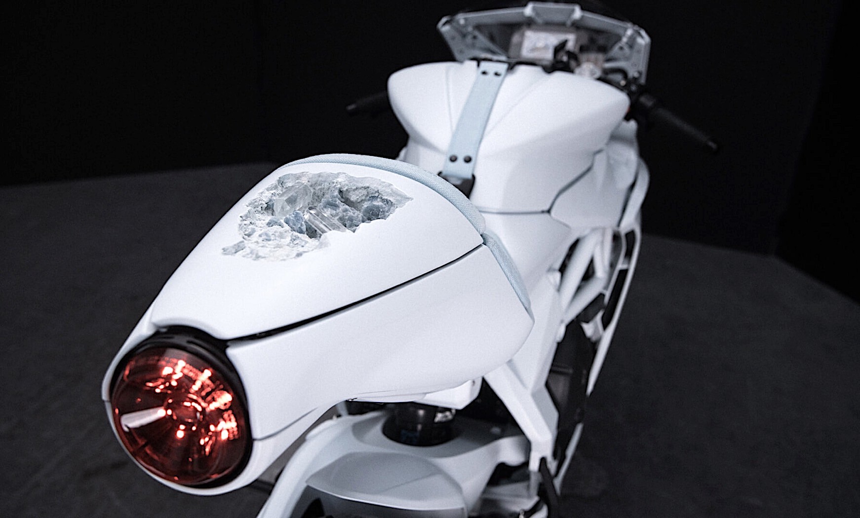 MV Agusta Superveloce Arsham — мотореликвия современности, которую не сможет игнорировать ни один настоящий любитель мотоцикдов