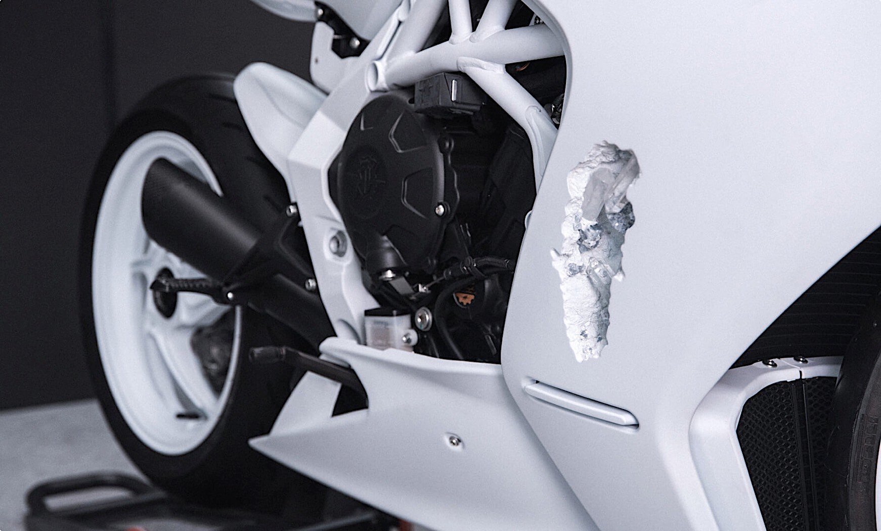 MV Agusta Superveloce Arsham — мотореликвия современности, которую не сможет игнорировать ни один настоящий любитель мотоцикдов