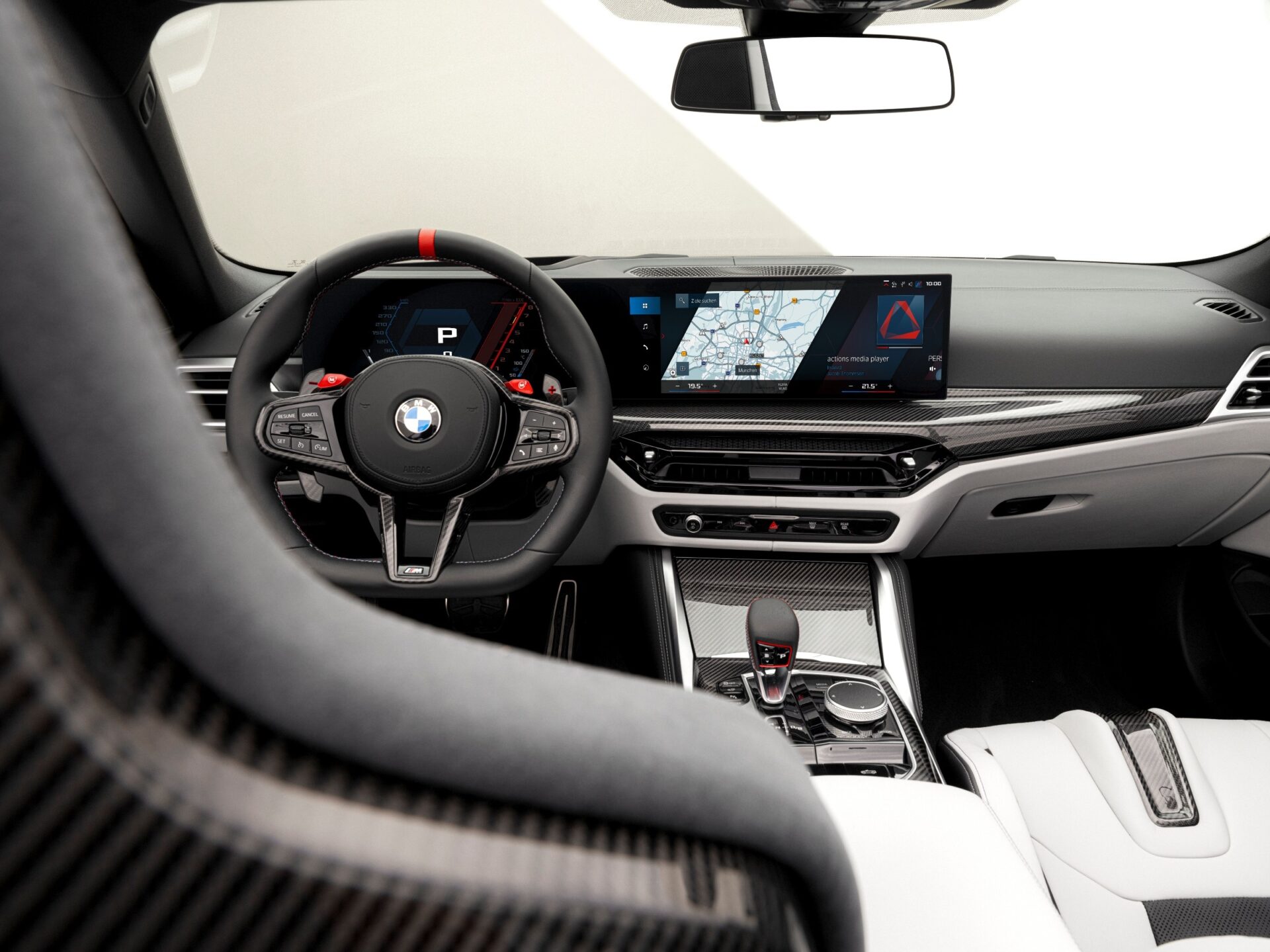 BMW M4 Competition xDrive 2025 года без ремней на 523 лошадиных силы, базовый M4 сохраняет механическую коробку передач