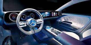 Новый Mercedes CLA переносит свой элегантный интерьер и высокотехнологичную кабину на морозный север Европы