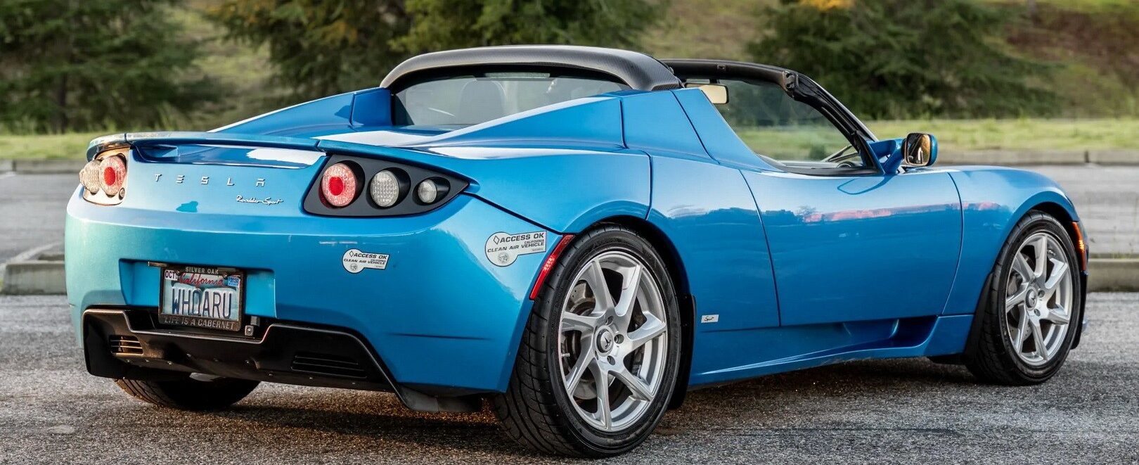 Corvette C8 действительно оскорблен, за родстер Tesla 2011 года готовы платить 86 500 долларов