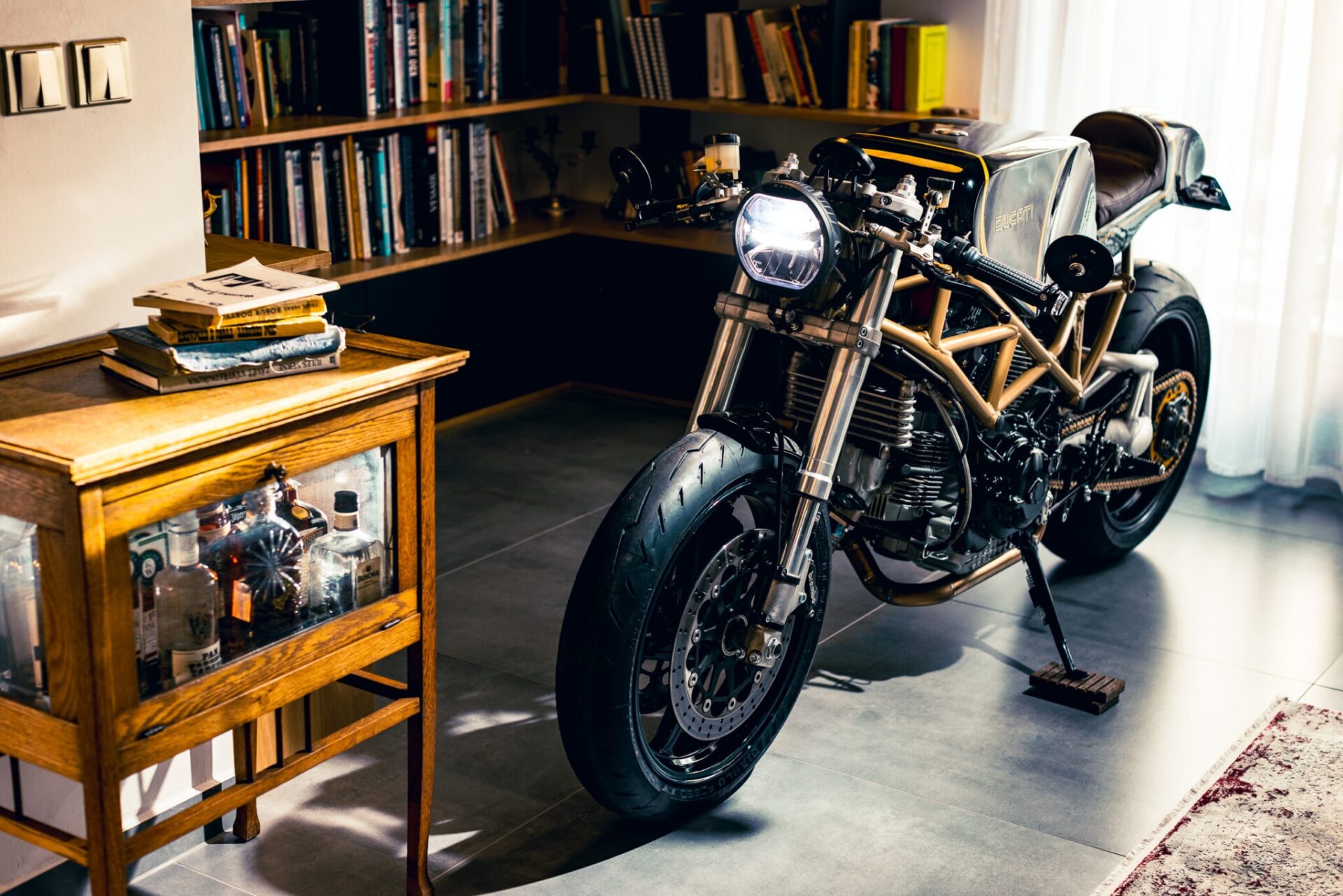 Django — восхитительный Ducati Monster S2R 1000 с дополнительным кофеином и нестандартными начинками