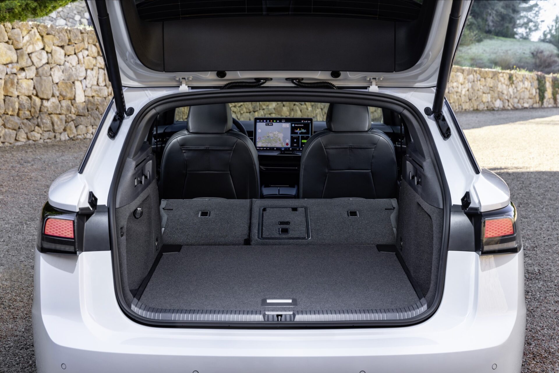 Новый Volkswagen ID.7 Tourer имеет меньше грузового пространства, чем вариант Passat с двигателем внутреннего сгорания