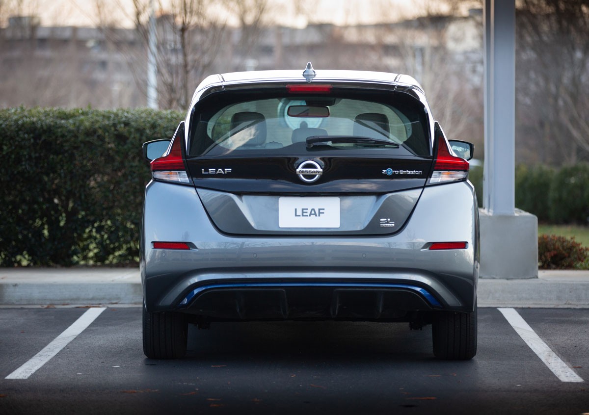 Nissan отзывает Leaf EV из-за потенциально поврежденного жгута проводов камеры заднего вида