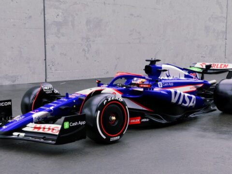 RB представляет болид Формулы-1 VCARB 01, похожий на Williams Renault 1997 года Жака Вильнёва