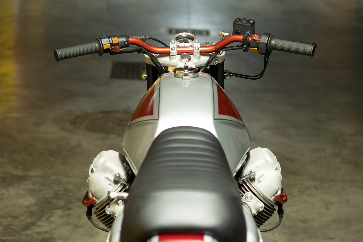 Кастомный Moto Guzzi SP1000 — огромное визуальное отличие от своего стандартного воплощения