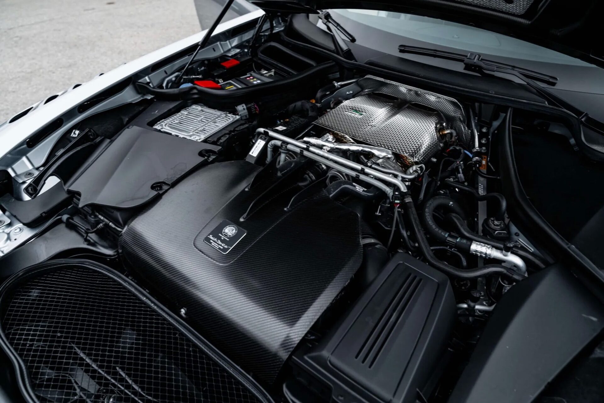 Почти не управляемый Mercedes-AMG GT Black Series 2021 года только что продан за Ferrari 296 2024 года