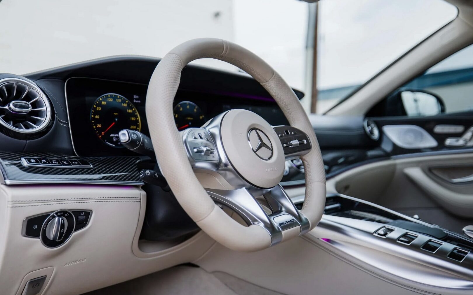 Сумасшедшая сделка: кто-то украл 4-дверное купе Mercedes-AMG GT 63 2020 года за половину рекомендуемой розничной цены