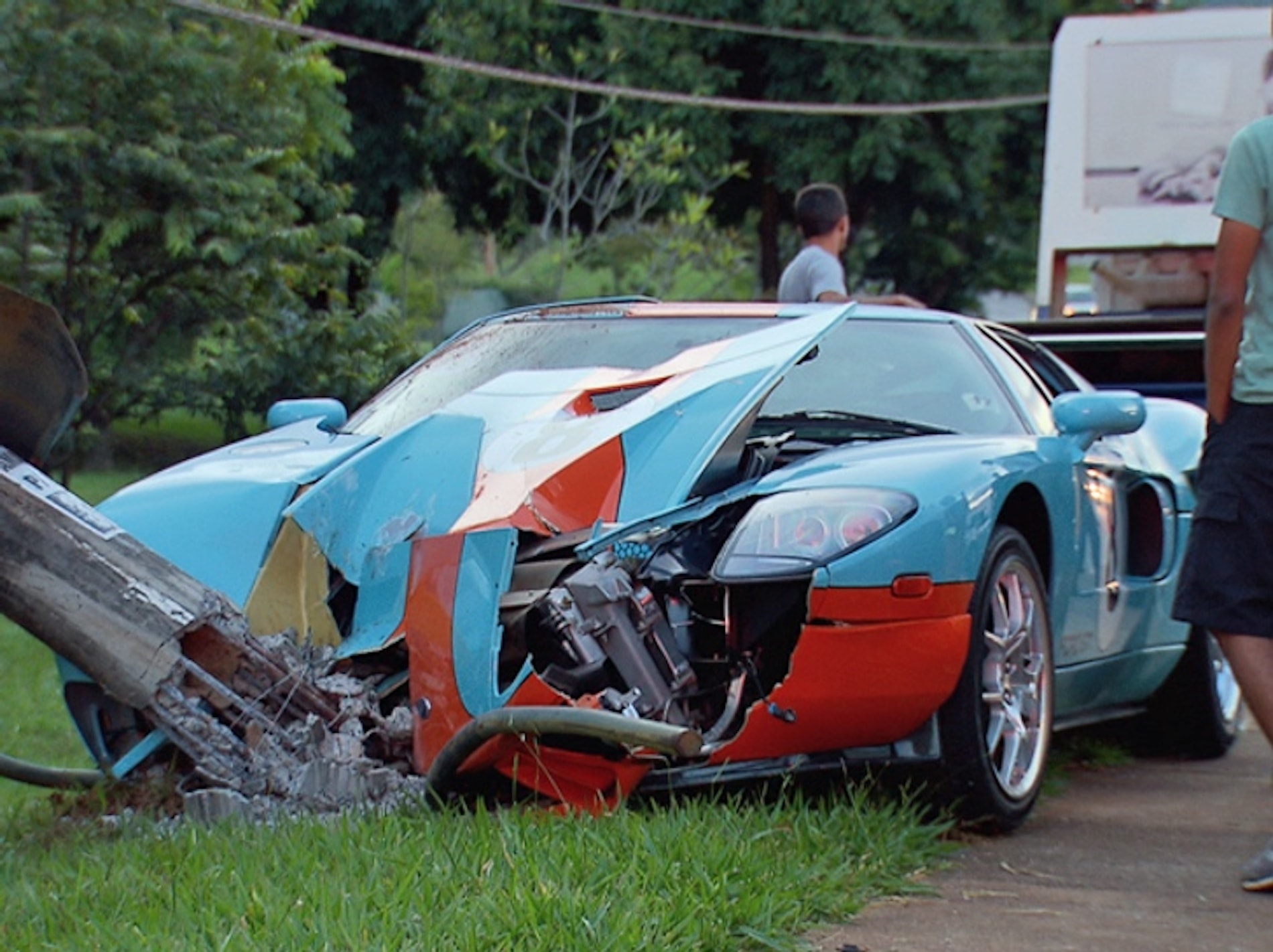 Покупатель заплатил 716 тысяч долларов за Ford GT, разбил его несколько недель спустя и узнал, что он разбивался и раньше